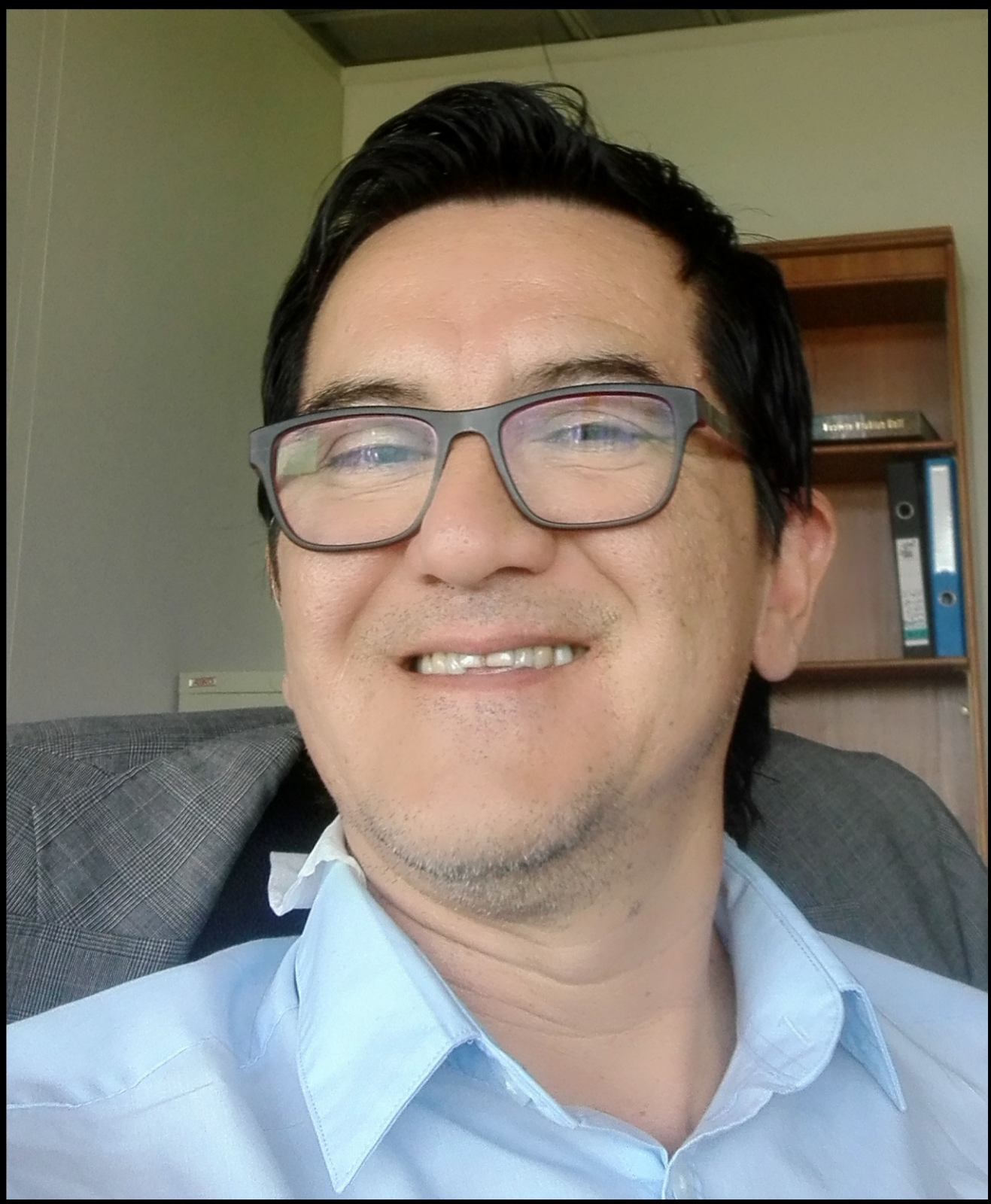 A person wearing glasses and smiling
AI-generated content may be incorrect.