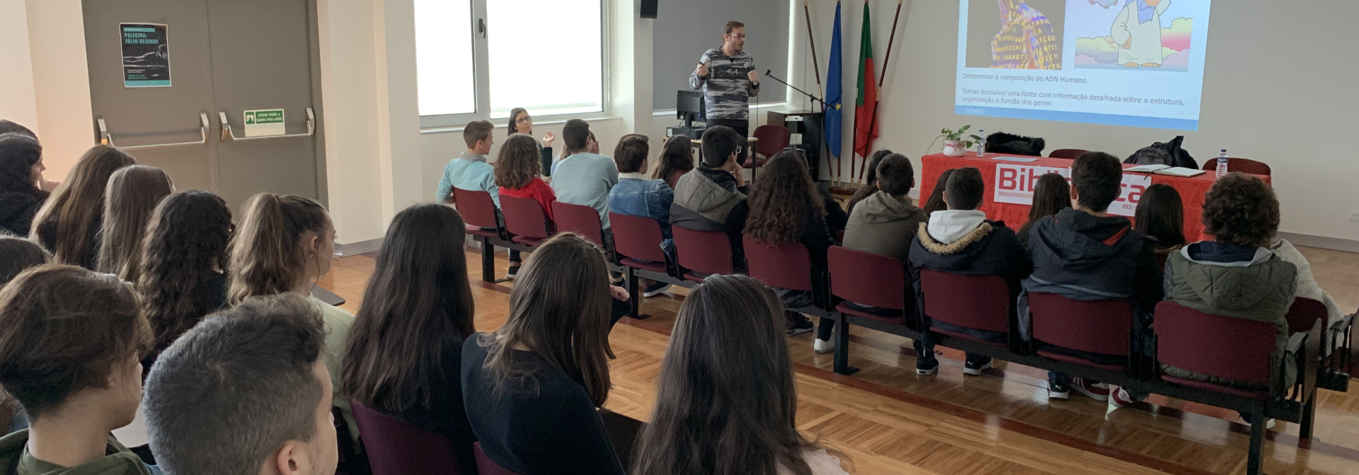 Generic representation of CCMAR joins the Cientificamente Provável program and teaches science to young students