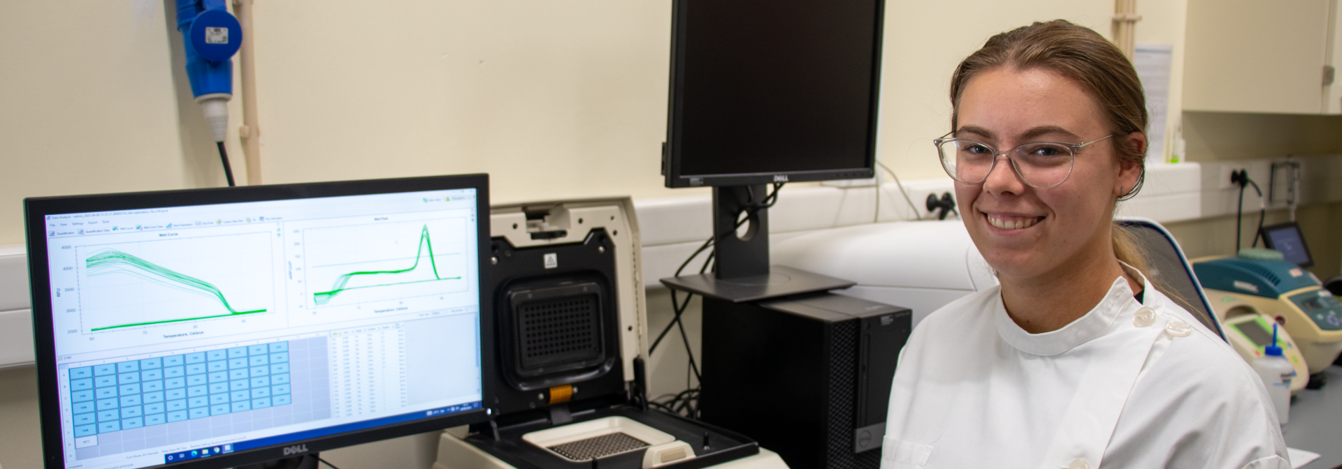 Alicia de Pace working on the molecular biology platform