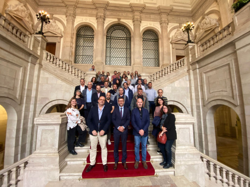 Generic representation of Criação e financiamento do Comité de Cogestão da Pesca do Polvo do Algarve debatido e aprovado na Assembleia da República