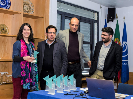 Ana Grenha receives her Tech2Market honorable mention (photo credits: UAlg Communication Department)