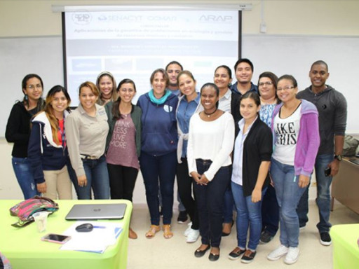 Generic representation of Investigadora do CCMAR orienta Curso no Panamá