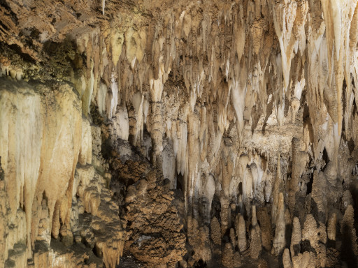 Gruta de Corchia em Itália, onde foram recolhidos os dados