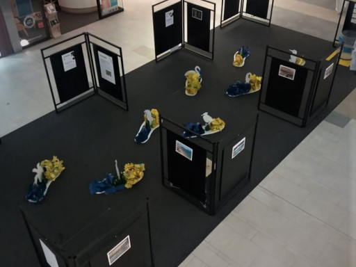 Generic representation of Exhibitions " Plastic in sight" and "8 Families, 8 Footprints" in MAR Shopping Algarve!