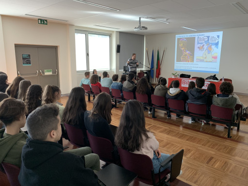 Generic representation of CCMAR joins the Cientificamente Provável program and teaches science to young students